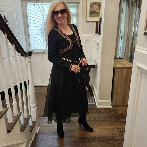 Vintage Silk Skirt (Medium) and Grace Dane Lewis Knit Top Small, $68 - Picture 8 of 16